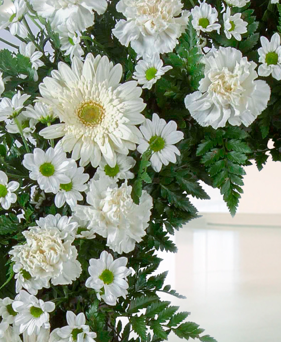 Corona Funeraria Blanca Especial a detalle